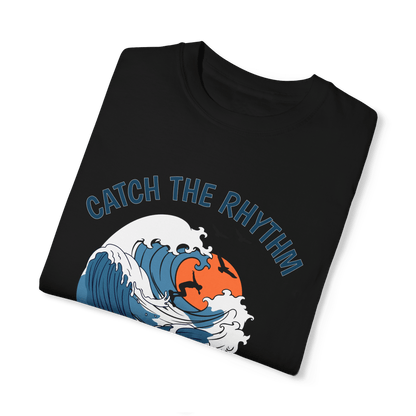 Waves Sunset Riders Tee featuring a graphic of waves and sunset, embodying surf lifestyle and comfort.